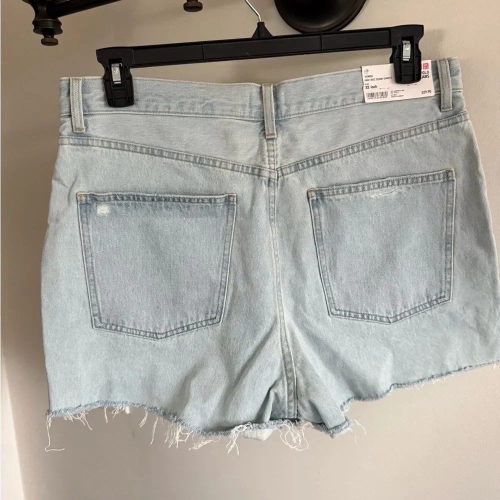 Uniqlo Women’s High Rise Light Wash Jean Denim Distressed Shorts 32” NWT New